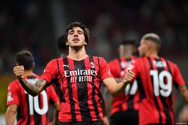 扣篮大赛万磊力压曾凡博夺冠 原帅加冕三分王