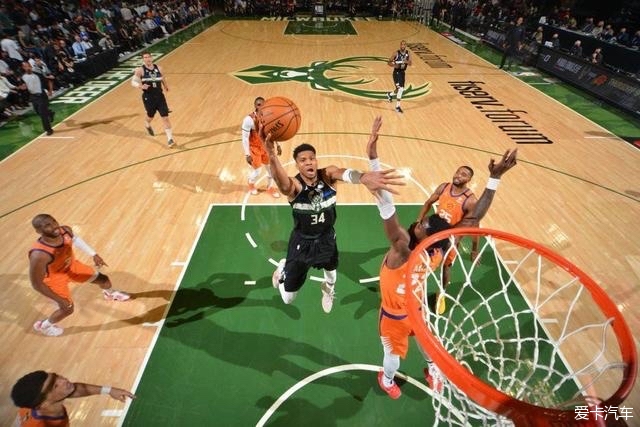 欧洲金靴实时榜单：莱万领跑 萨拉赫位列次席