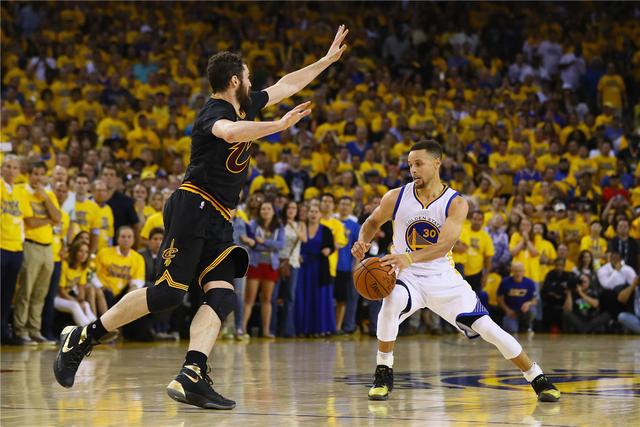 记者：本坦库尔因种族歧视孙兴慜 被英足总禁7场